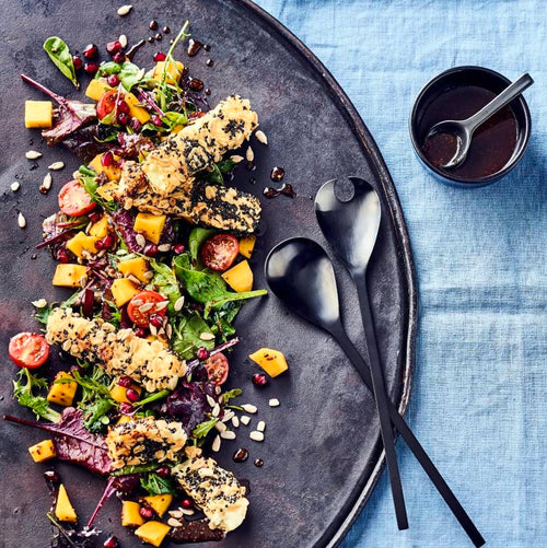 Panierte Feta-Stifte mit Mango-Salat